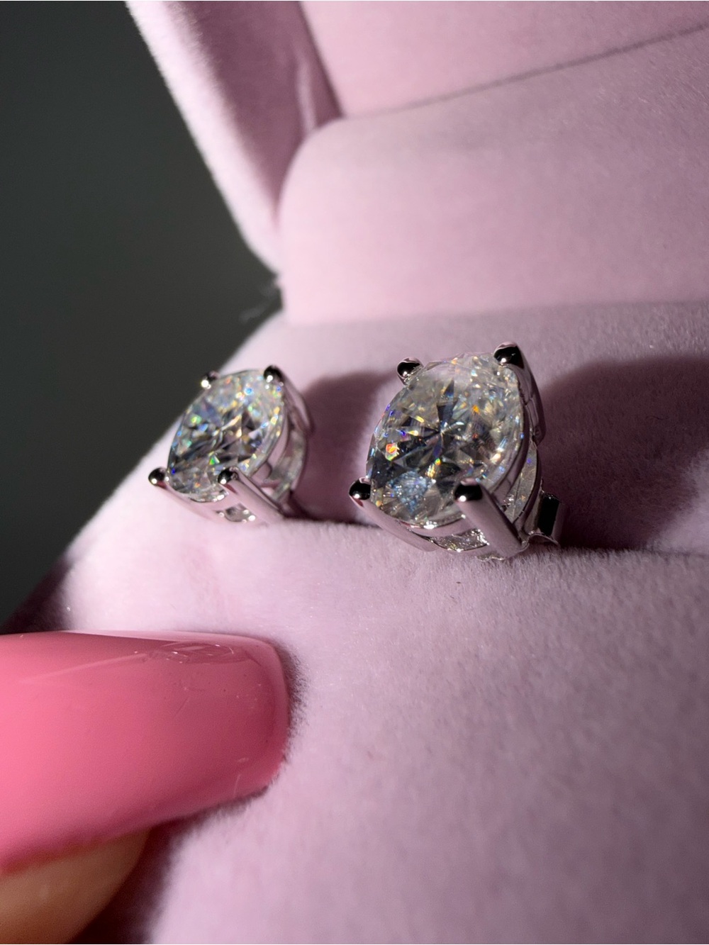 4Ct oval Moissanite earrings NIB - Picture 8 of 13
